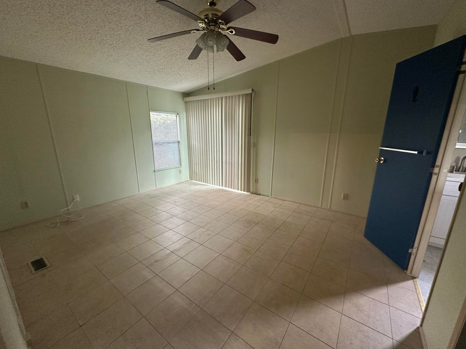 For Sale: $230,600 (2 beds, 2 baths, 1008 Square Feet)