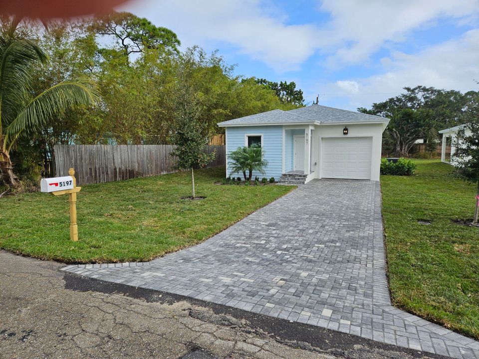 For Sale: $475,000 (3 beds, 2 baths, 1588 Square Feet)