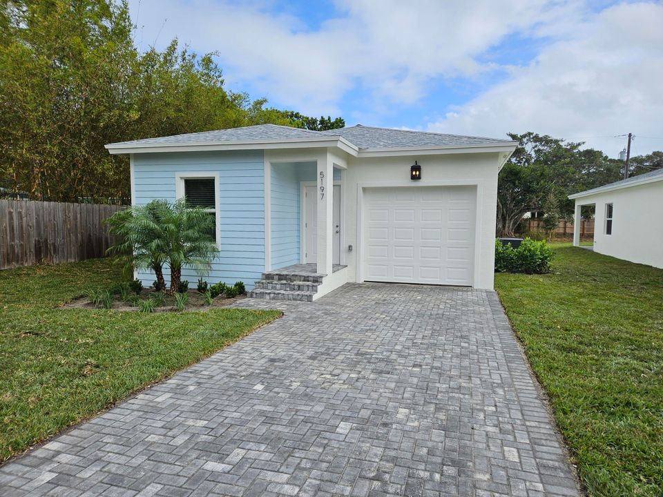 For Sale: $475,000 (3 beds, 2 baths, 1588 Square Feet)