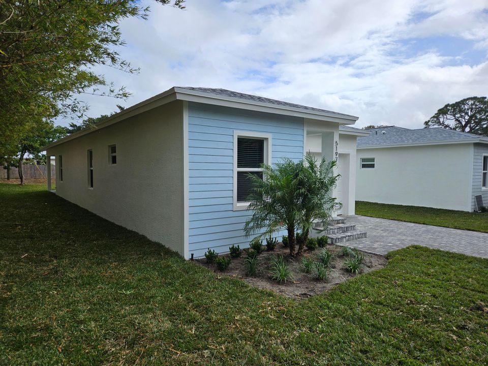 For Sale: $475,000 (3 beds, 2 baths, 1588 Square Feet)