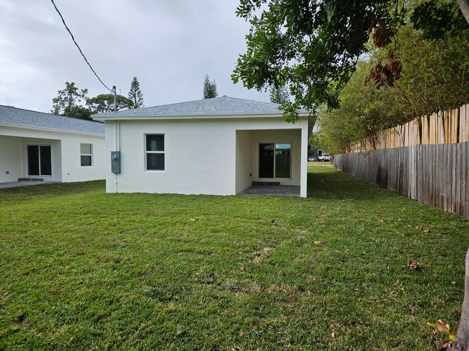 For Sale: $475,000 (3 beds, 2 baths, 1588 Square Feet)