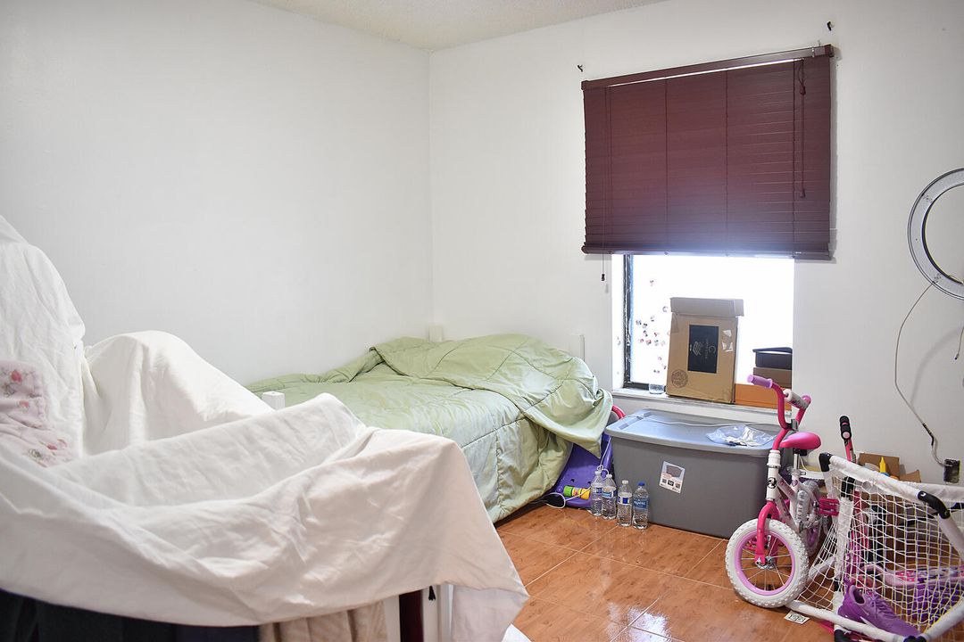 For Sale: $275,000 (3 beds, 2 baths, 1178 Square Feet)