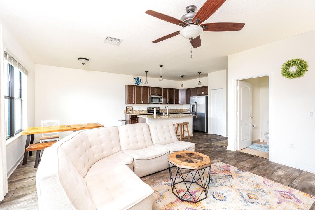 For Sale: $305,000 (3 beds, 2 baths, 1685 Square Feet)