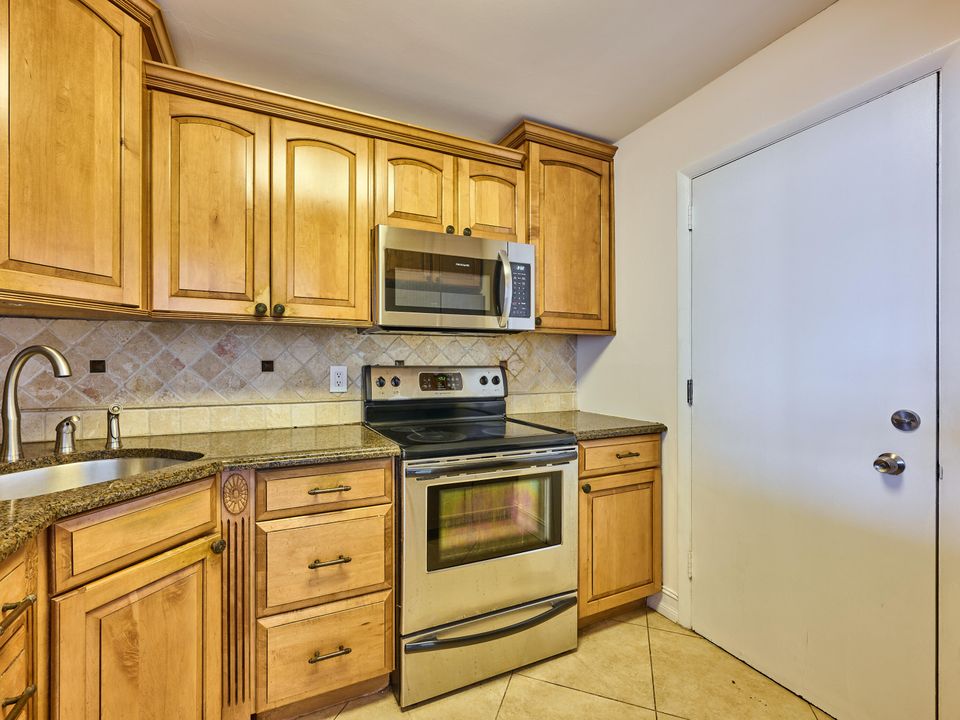 For Sale: $599,900 (2 beds, 2 baths, 1200 Square Feet)