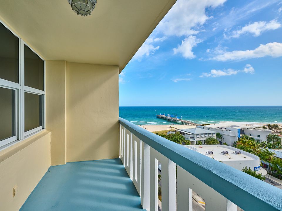 For Sale: $599,900 (2 beds, 2 baths, 1200 Square Feet)