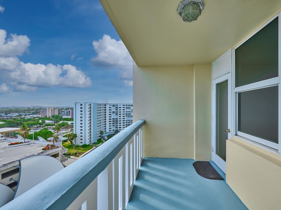 For Sale: $599,900 (2 beds, 2 baths, 1200 Square Feet)