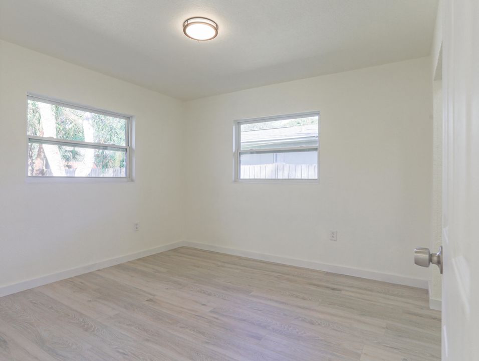 For Sale: $388,000 (2 beds, 2 baths, 1185 Square Feet)