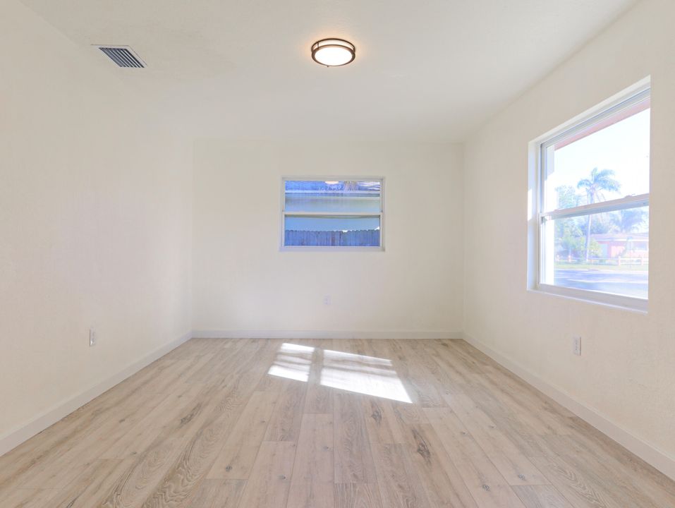 For Sale: $388,000 (2 beds, 2 baths, 1185 Square Feet)