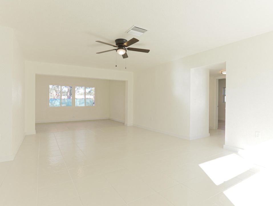 For Sale: $388,000 (2 beds, 2 baths, 1185 Square Feet)