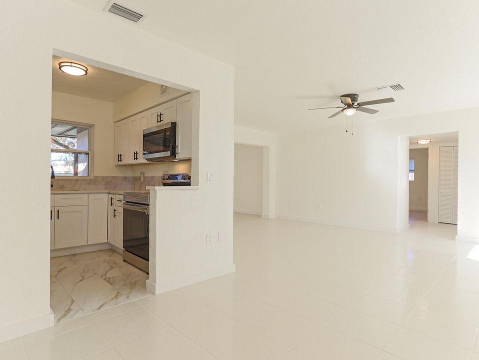 For Sale: $388,000 (2 beds, 2 baths, 1185 Square Feet)