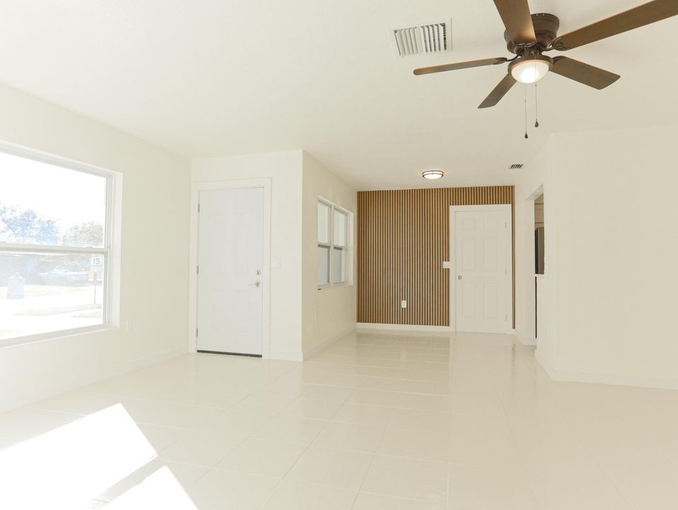 For Sale: $388,000 (2 beds, 2 baths, 1185 Square Feet)