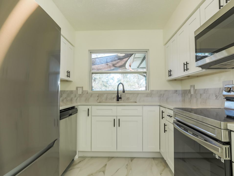 For Sale: $388,000 (2 beds, 2 baths, 1185 Square Feet)