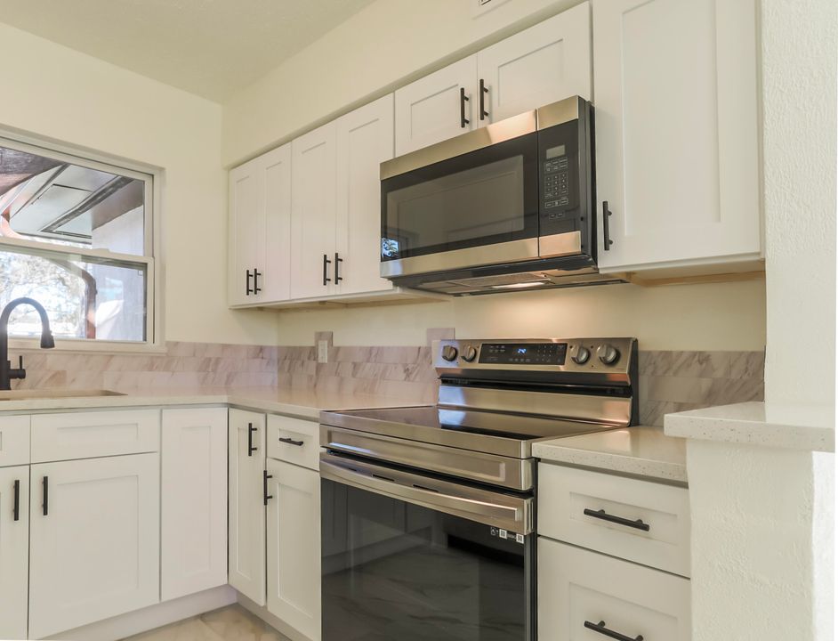 For Sale: $388,000 (2 beds, 2 baths, 1185 Square Feet)