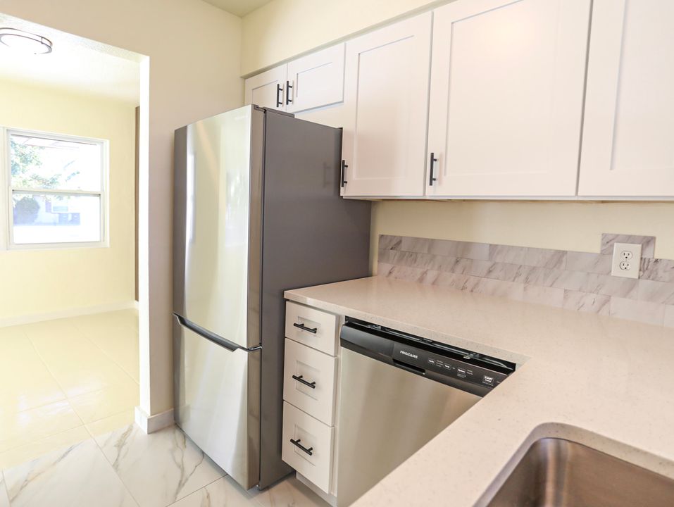 For Sale: $388,000 (2 beds, 2 baths, 1185 Square Feet)