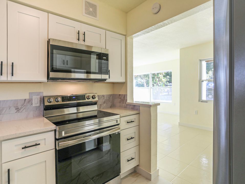 For Sale: $388,000 (2 beds, 2 baths, 1185 Square Feet)