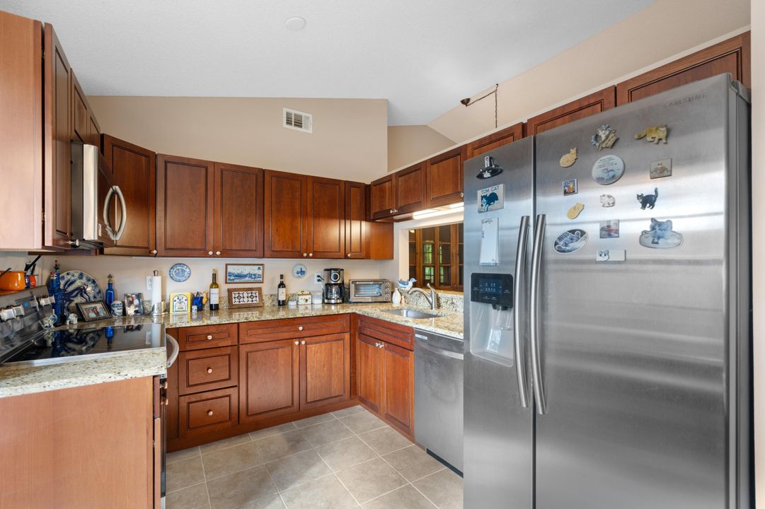 For Sale: $315,000 (2 beds, 2 baths, 1229 Square Feet)