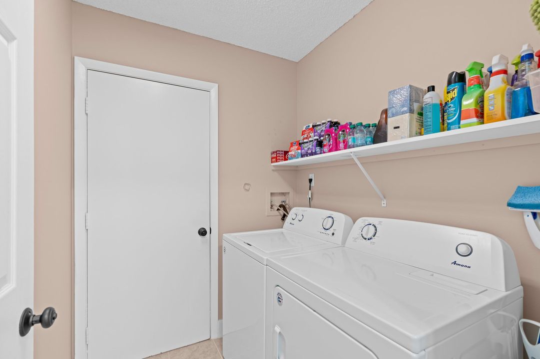 For Sale: $315,000 (2 beds, 2 baths, 1229 Square Feet)