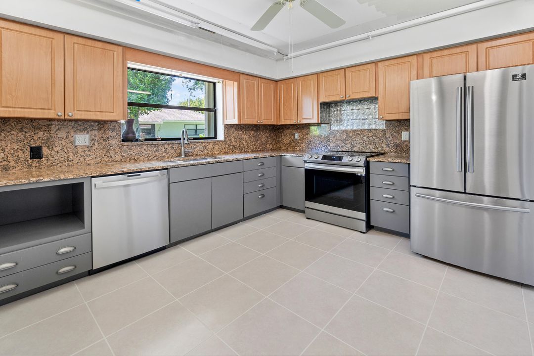 For Sale: $262,500 (2 beds, 2 baths, 1404 Square Feet)