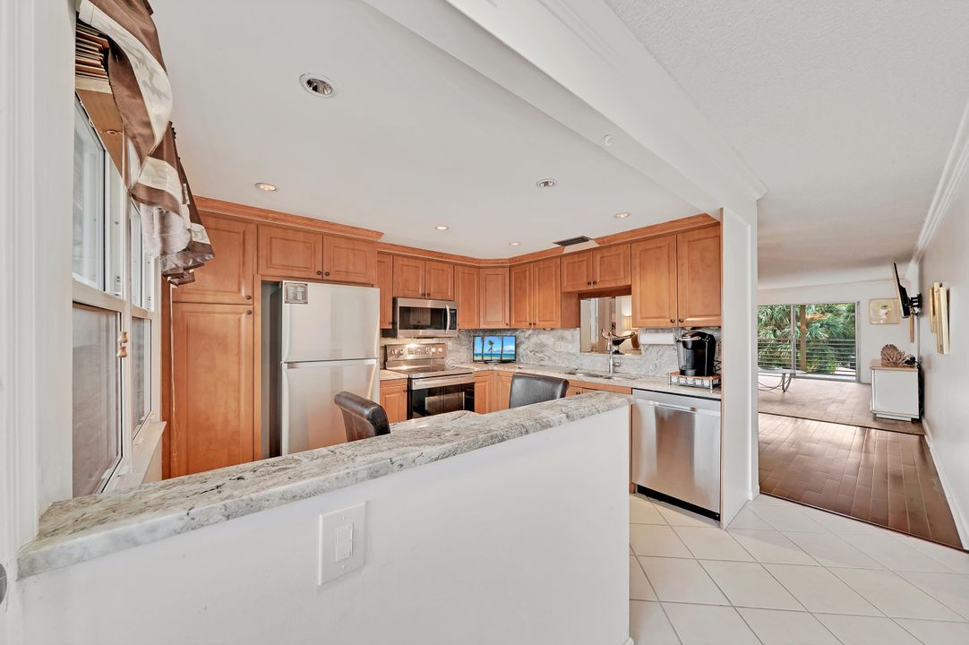 For Sale: $205,000 (2 beds, 2 baths, 1156 Square Feet)