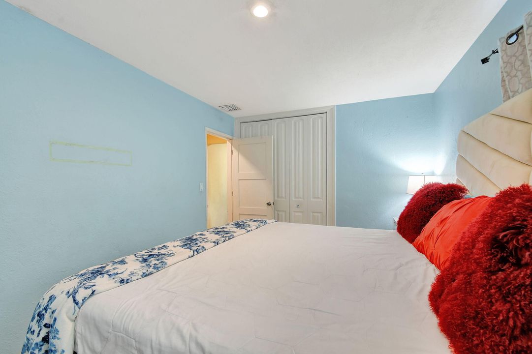 For Sale: $335,000 (3 beds, 1 baths, 936 Square Feet)