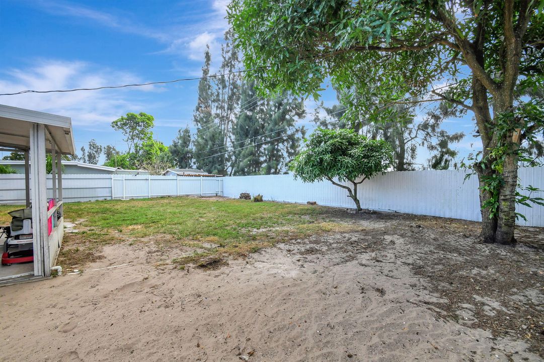 For Sale: $335,000 (3 beds, 1 baths, 936 Square Feet)