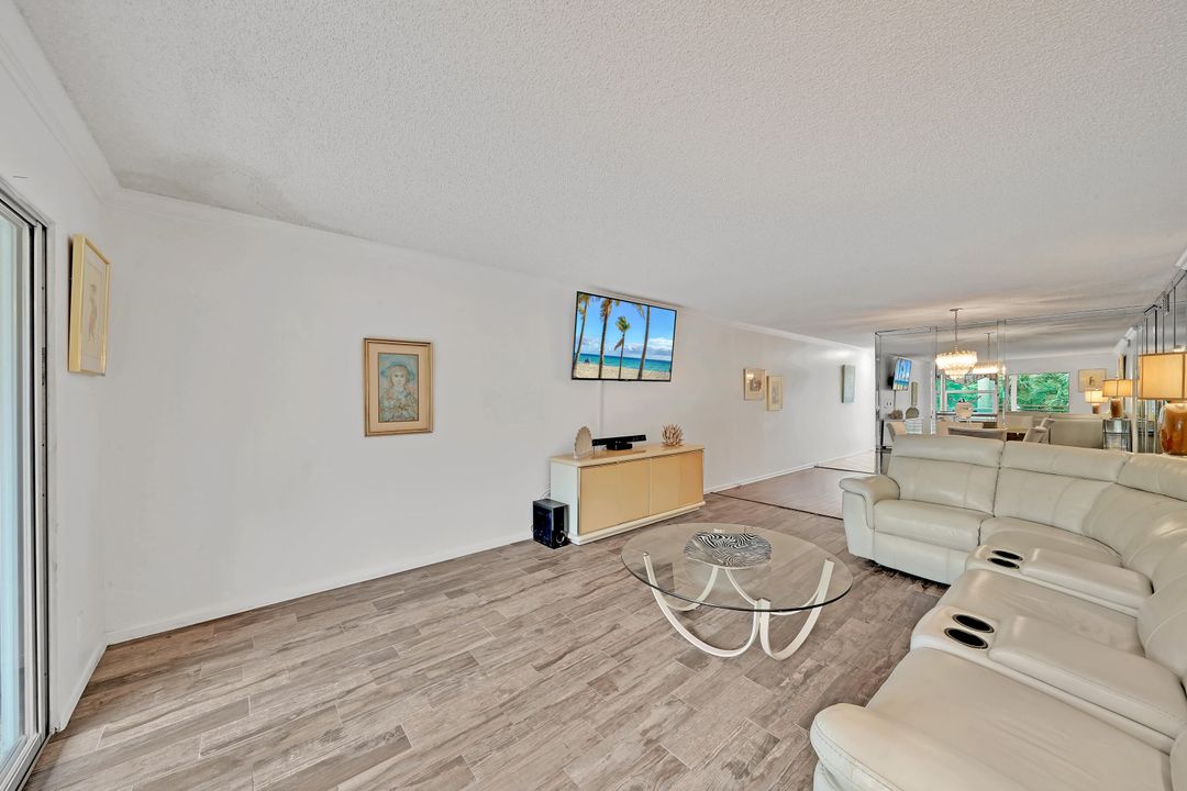 For Sale: $205,000 (2 beds, 2 baths, 1156 Square Feet)