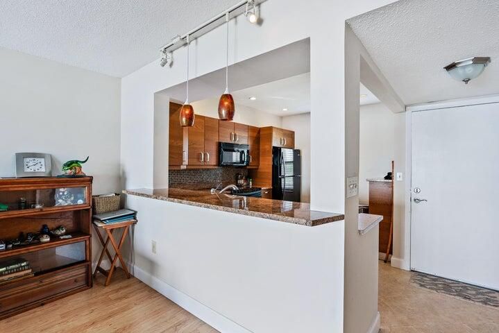 For Rent: $3,500 (2 beds, 2 baths, 938 Square Feet)