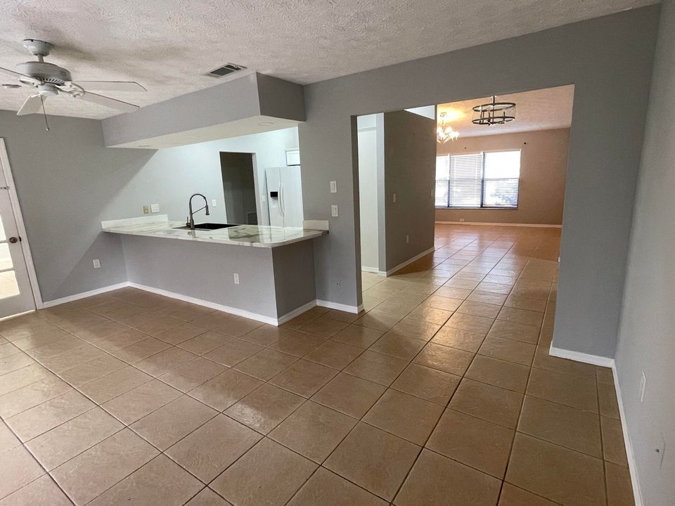 For Rent: $2,400 (2 beds, 2 baths, 1427 Square Feet)