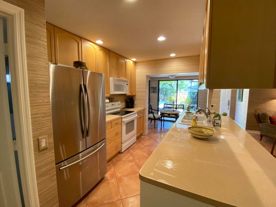 For Sale: $289,900 (2 beds, 2 baths, 1184 Square Feet)