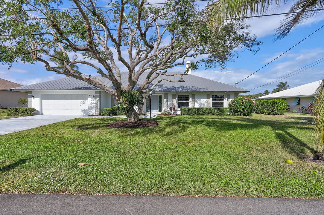 For Sale: $1,450,000 (4 beds, 2 baths, 2073 Square Feet)