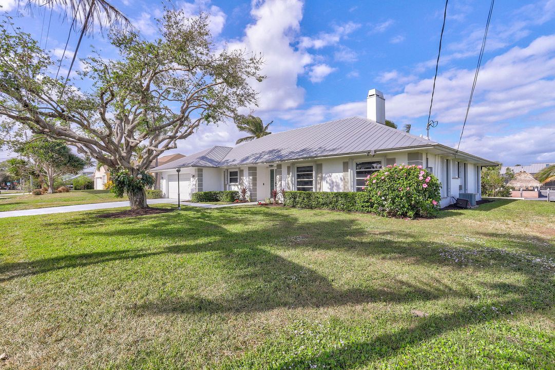 For Sale: $1,450,000 (4 beds, 2 baths, 2073 Square Feet)