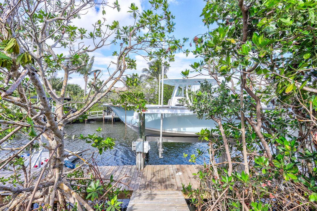 For Sale: $1,450,000 (4 beds, 2 baths, 2073 Square Feet)