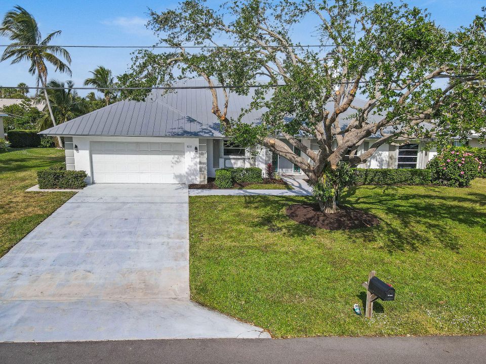 For Sale: $1,450,000 (4 beds, 2 baths, 2073 Square Feet)