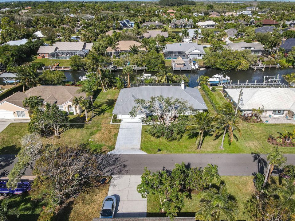 For Sale: $1,450,000 (4 beds, 2 baths, 2073 Square Feet)