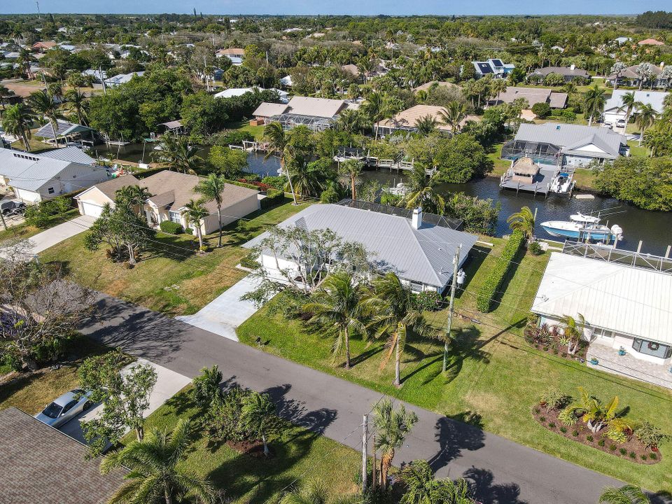 For Sale: $1,450,000 (4 beds, 2 baths, 2073 Square Feet)