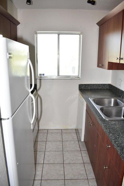 For Rent: $1,700 (1 beds, 1 baths, 578 Square Feet)