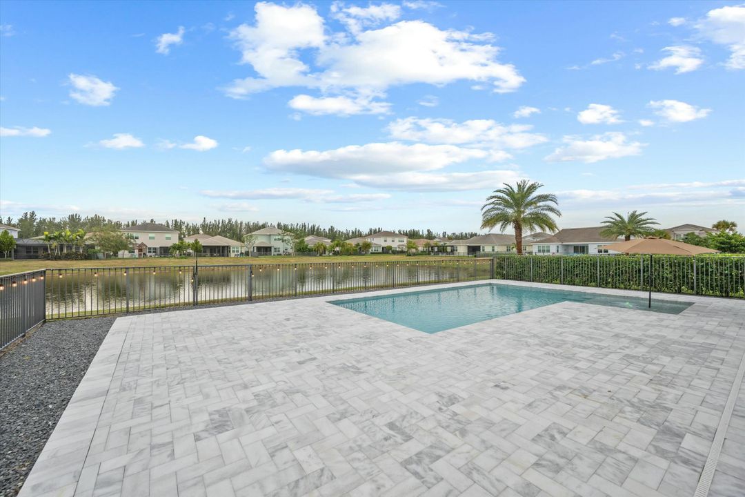 For Sale: $789,990 (4 beds, 2 baths, 2305 Square Feet)