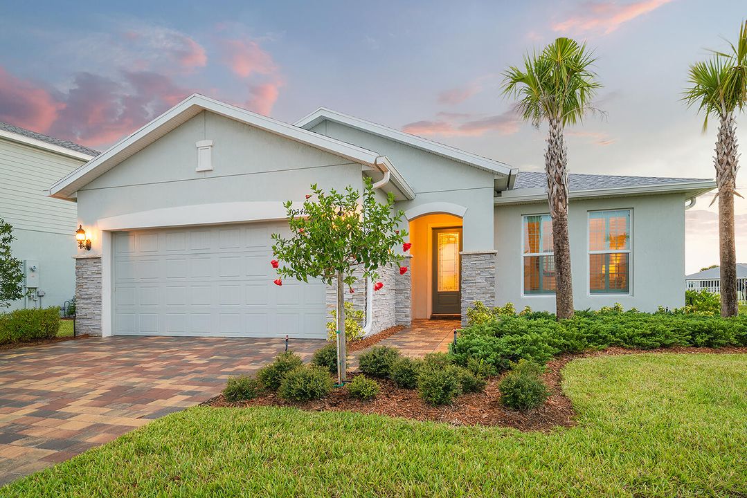 For Sale: $455,000 (3 beds, 2 baths, 1972 Square Feet)