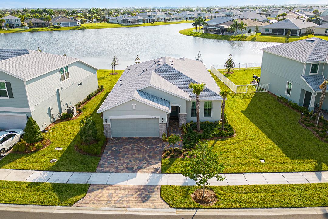 For Sale: $455,000 (3 beds, 2 baths, 1972 Square Feet)