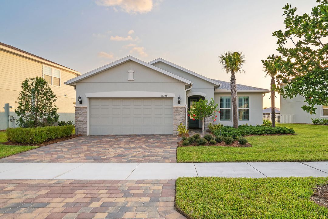 For Sale: $455,000 (3 beds, 2 baths, 1972 Square Feet)