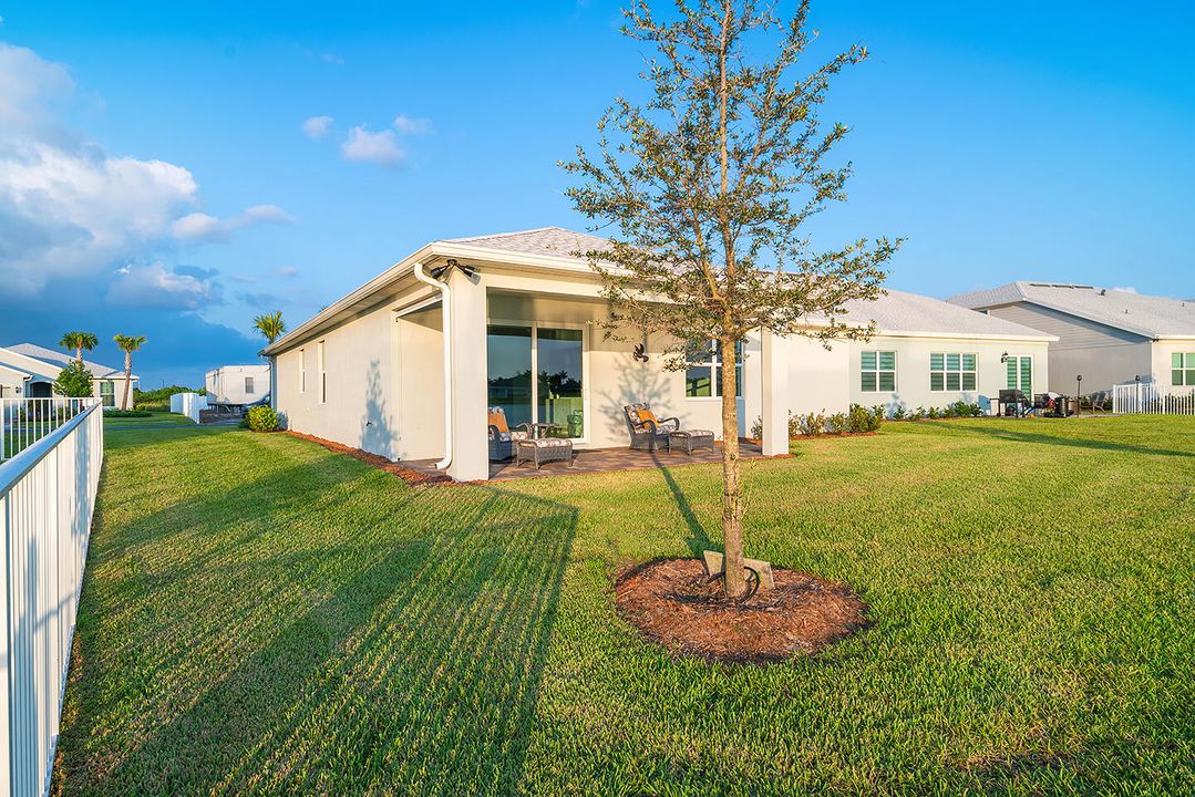 For Sale: $455,000 (3 beds, 2 baths, 1972 Square Feet)