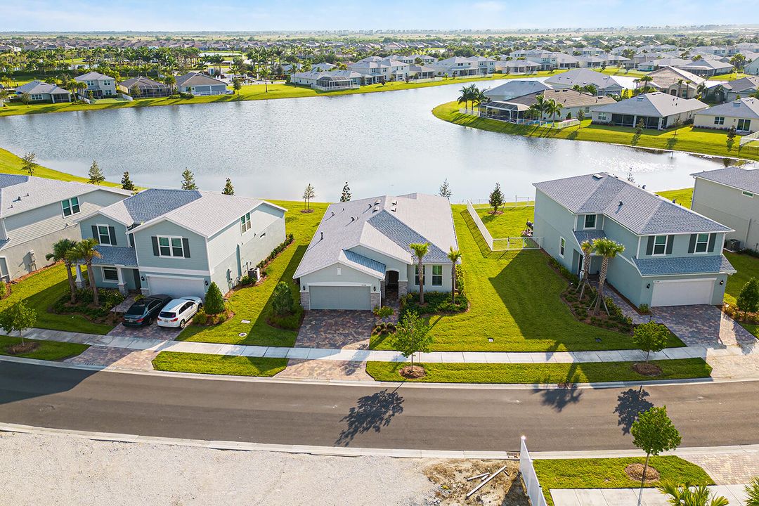 For Sale: $455,000 (3 beds, 2 baths, 1972 Square Feet)