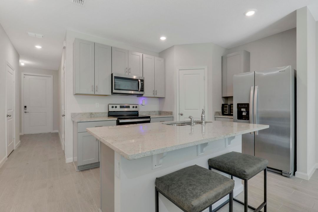 For Sale: $409,900 (3 beds, 2 baths, 1475 Square Feet)