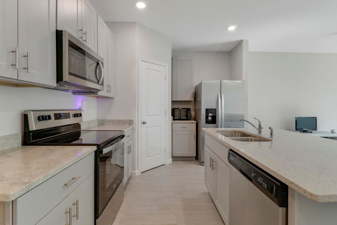 For Sale: $409,900 (3 beds, 2 baths, 1475 Square Feet)