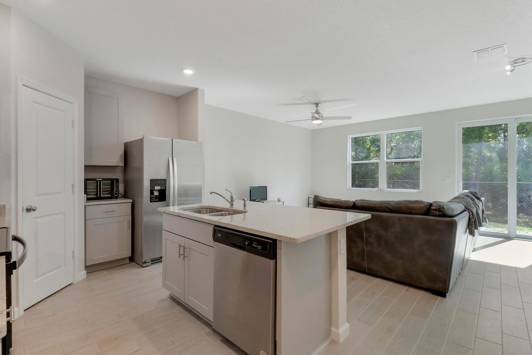 For Sale: $409,900 (3 beds, 2 baths, 1475 Square Feet)