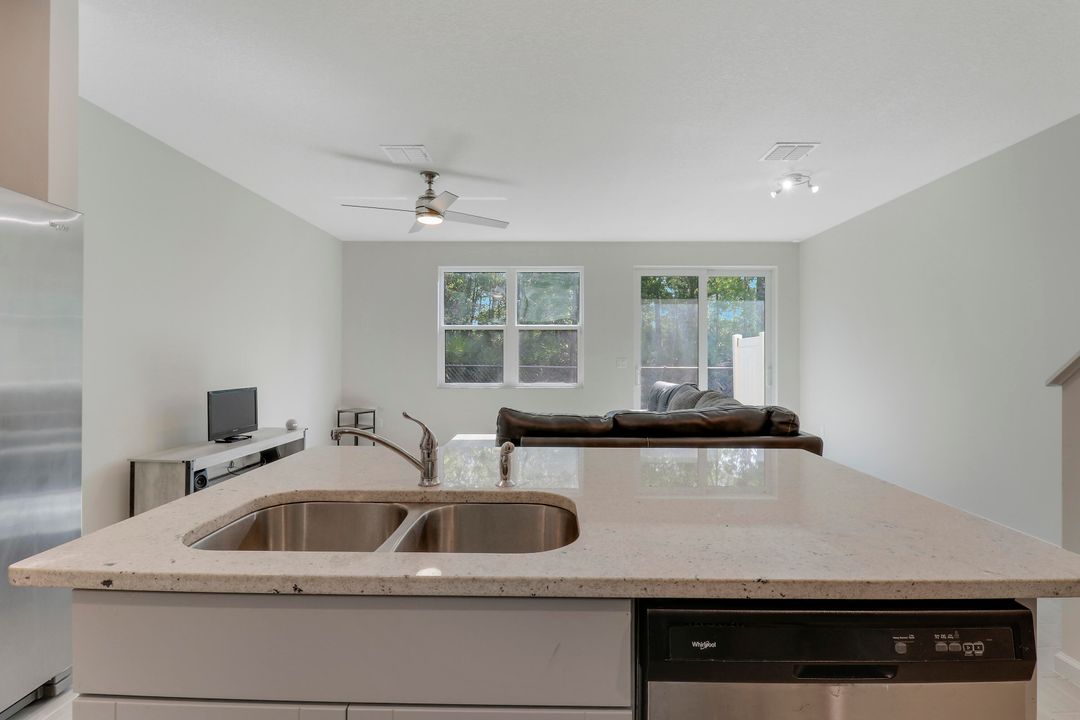 For Sale: $409,900 (3 beds, 2 baths, 1475 Square Feet)