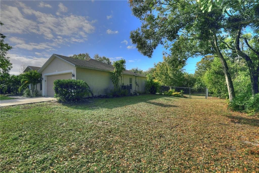 For Sale: $425,000 (3 beds, 2 baths, 1683 Square Feet)