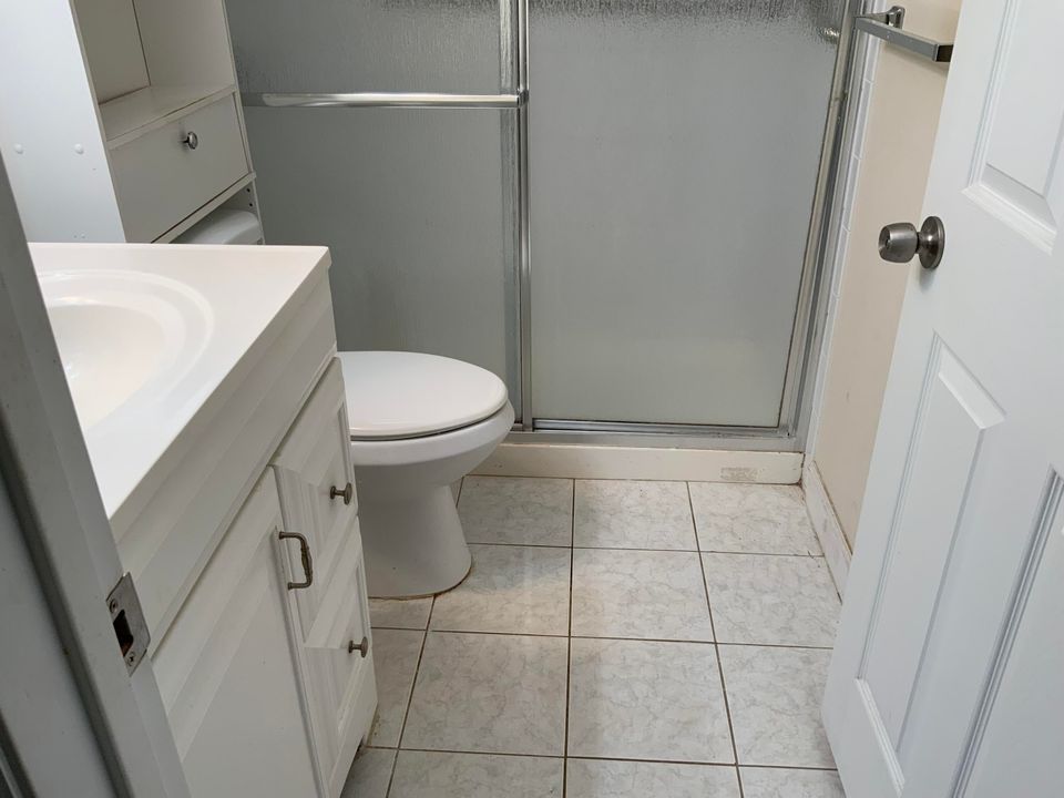 For Sale: $149,900 (2 beds, 1 baths, 861 Square Feet)