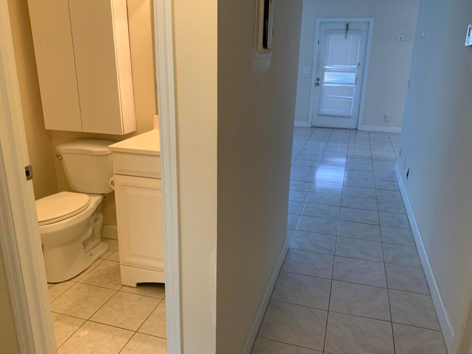 For Sale: $149,900 (2 beds, 1 baths, 861 Square Feet)