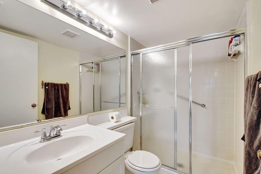 For Sale: $265,000 (2 beds, 2 baths, 1111 Square Feet)